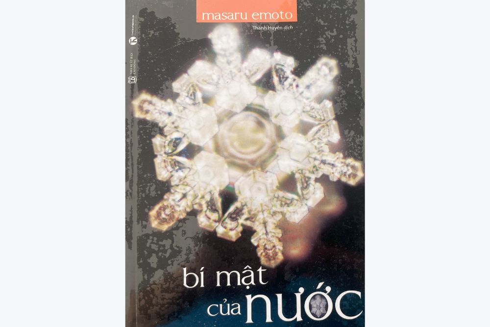 Review sách Bí mật của nước (Masaru Emoto): Thông điệp sự sống giữa thế giới hiện đại
