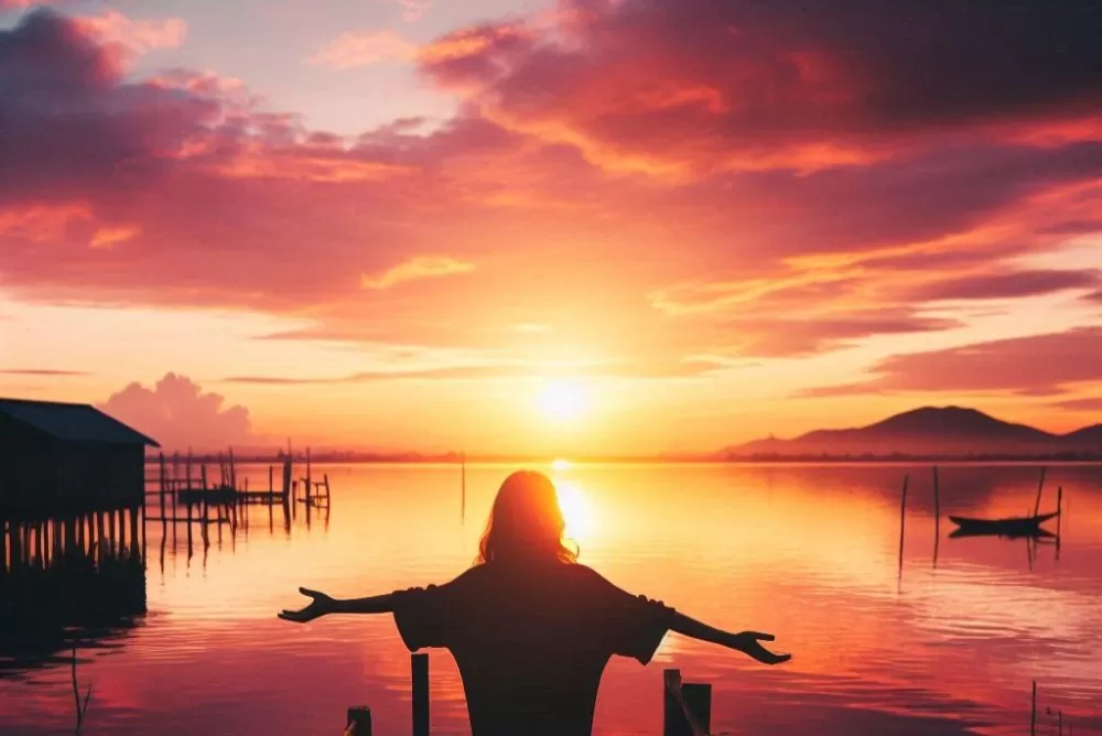 Rays of Sunshine: 100 Happy Life Quotes to Illuminate the Day &amp; Warm the Soul