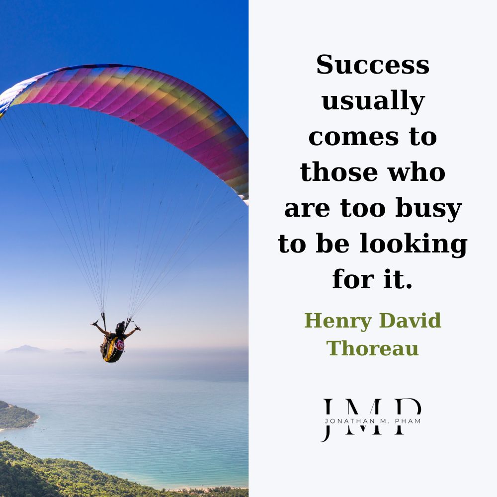 Thành công thường đến với những người quá bận rộn để tìm kiếm nó