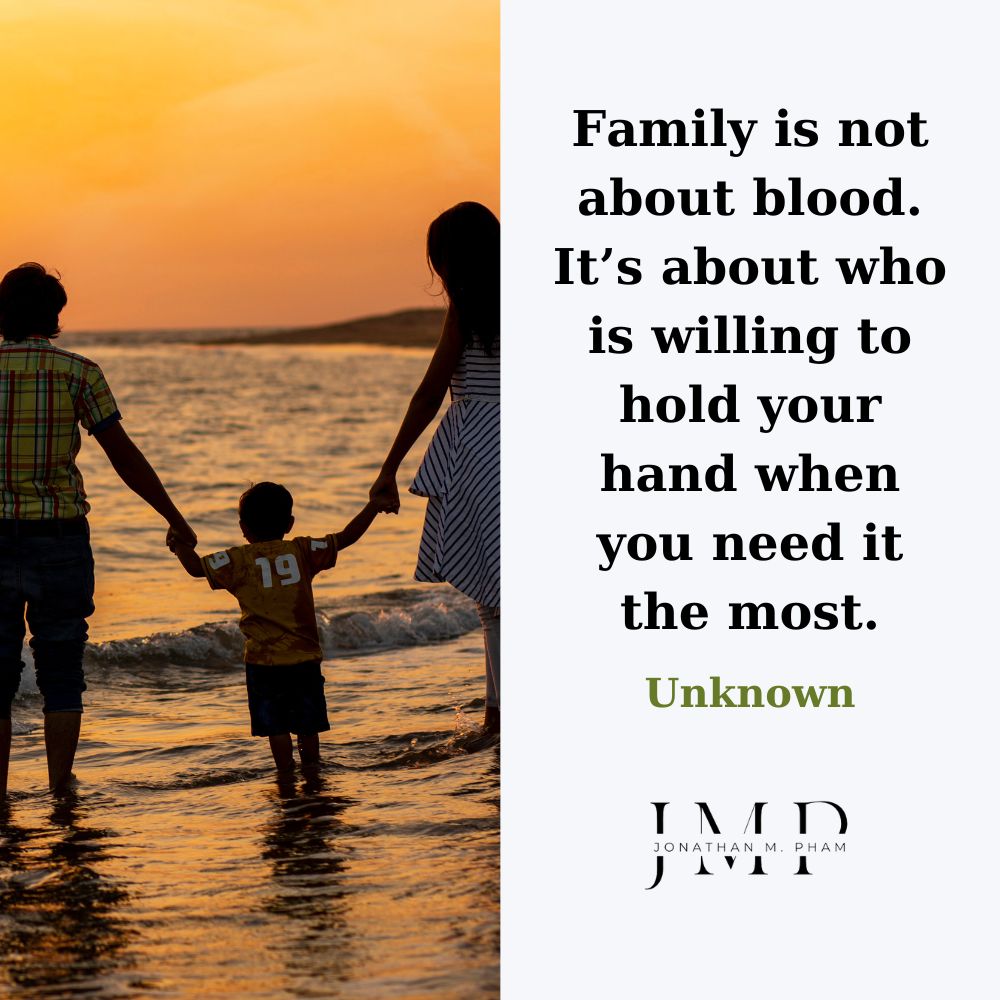 家族とは血のつながりだけではなく、最も必要なときに手を差し伸べてくれる人が家族です